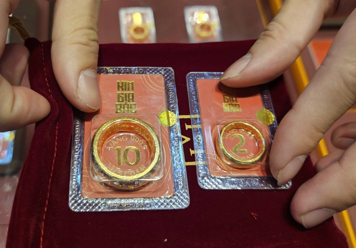 Tối 14-1, giá vàng miếng SJC lần đầu chạm mốc 163,5 triệu đồng/lượng